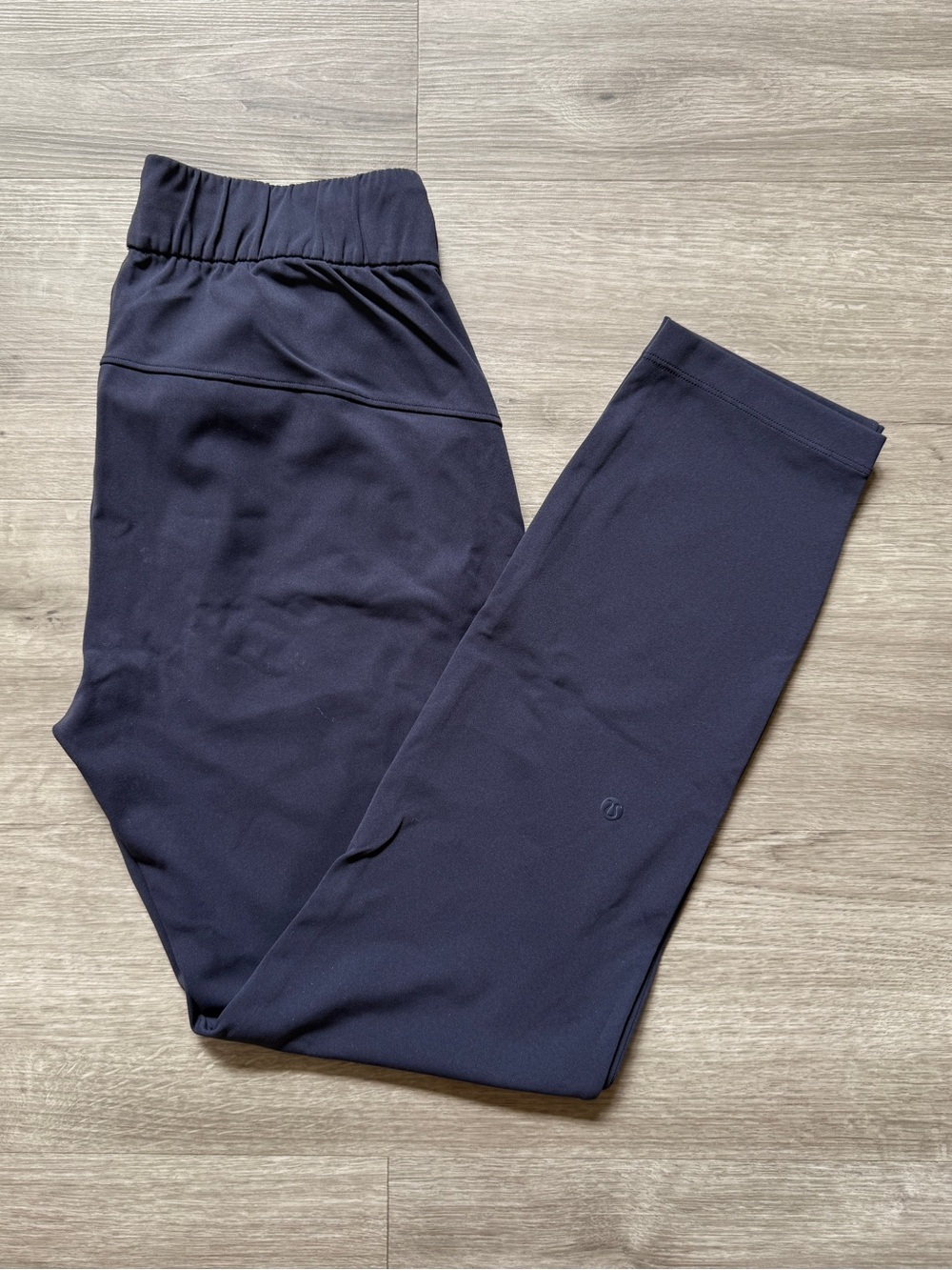 Lululemon women’s blue  joggers with drawstring waist size 4 like new